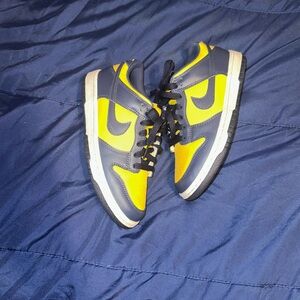 Nike Men's Navy and Yellow Sneakers